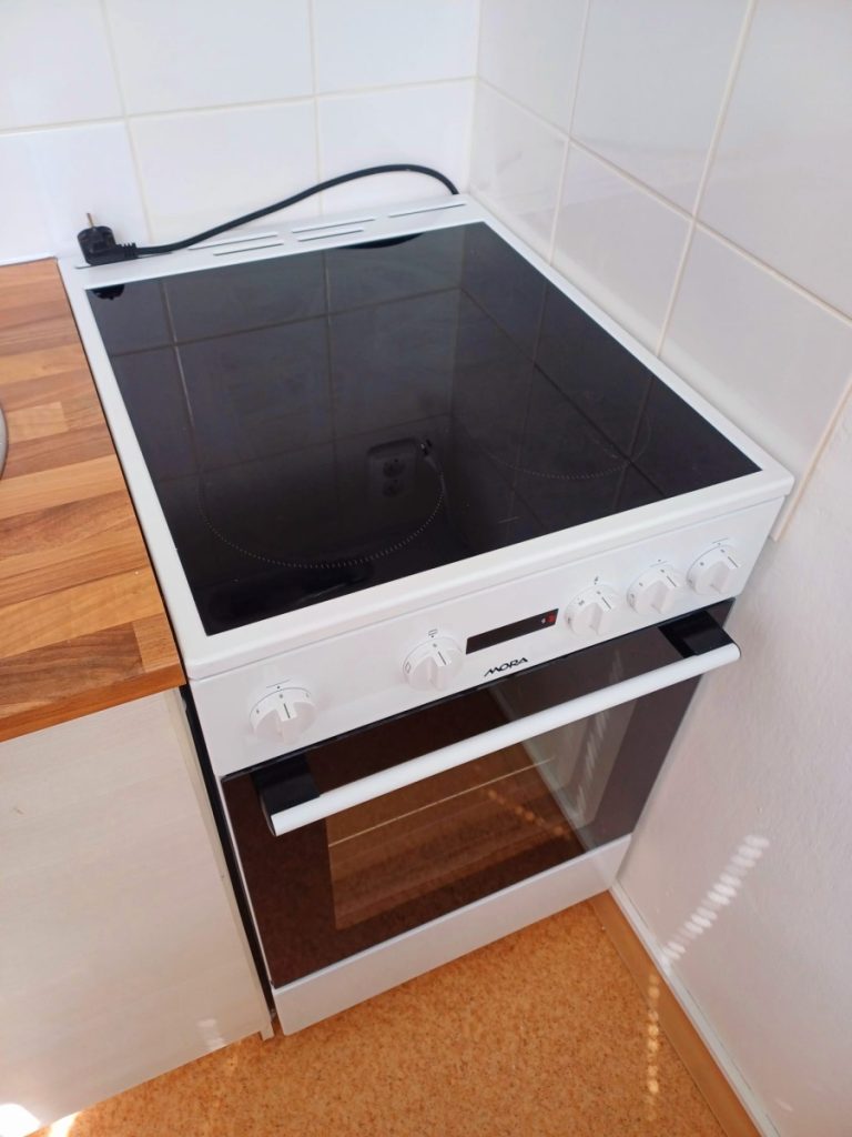 Úprava kuchyňské linky včetně obkladů