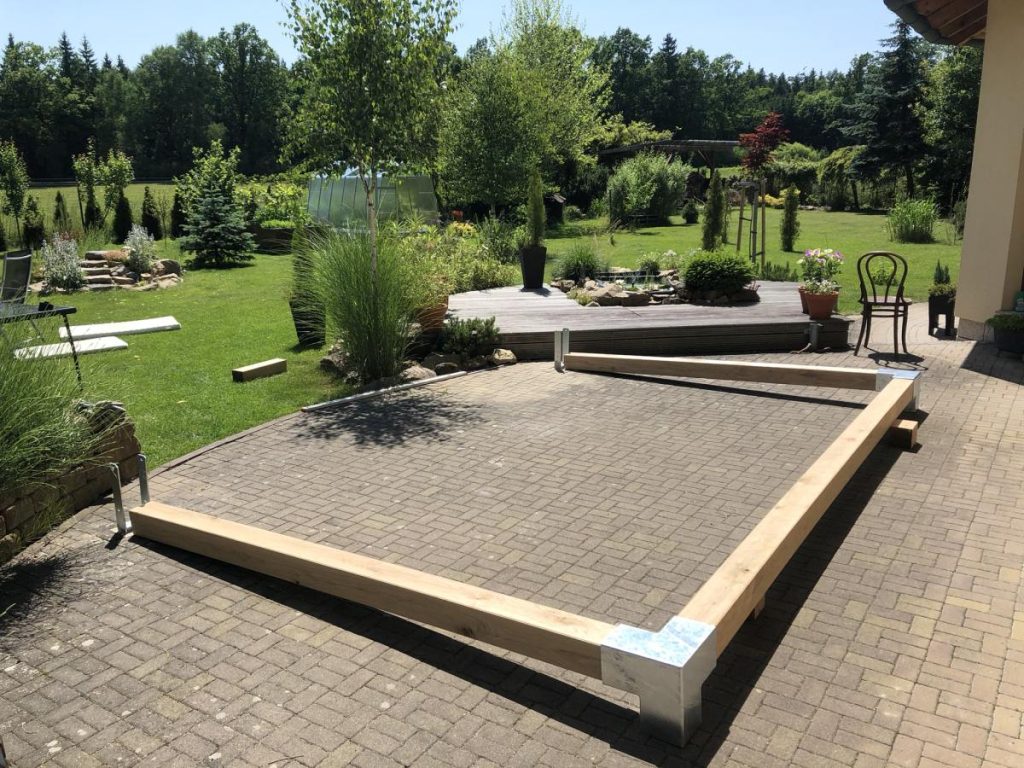 Stavba dubové pergoly - hodinový manžel