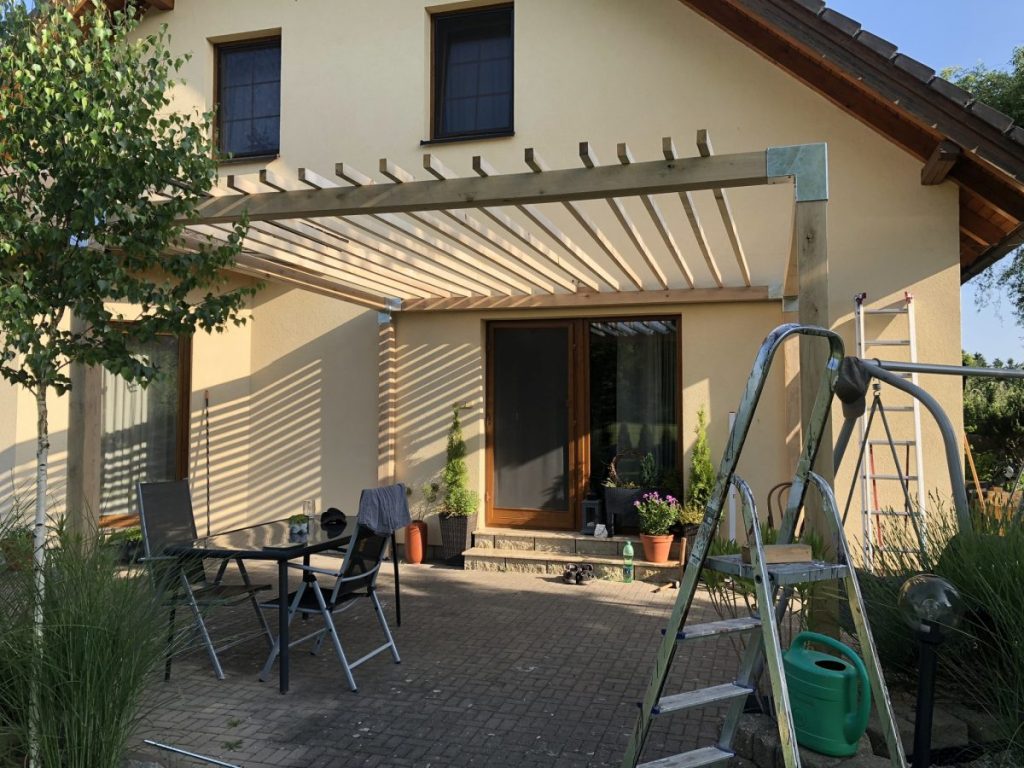 Stavba dubové pergoly - hodinový manžel