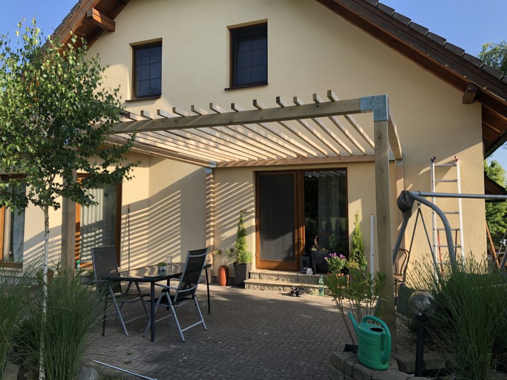 Stavba dubové pergoly - hodinový manžel