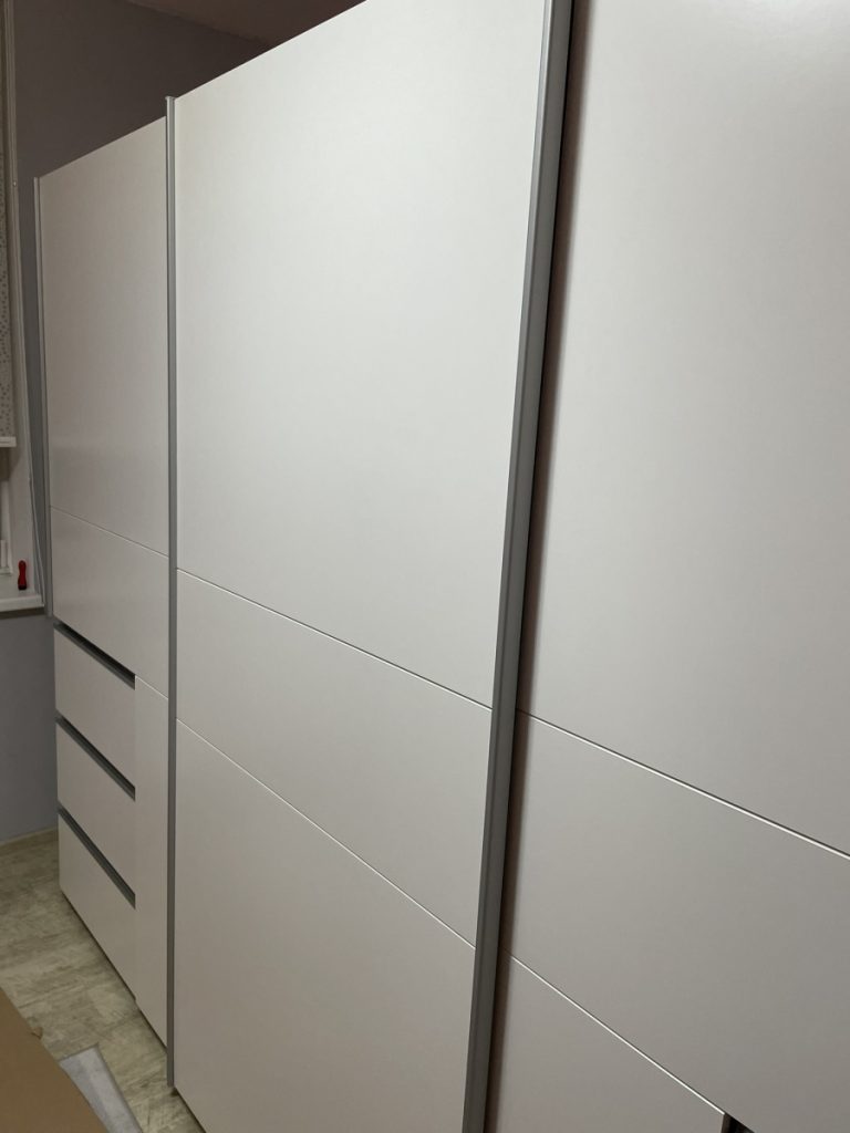 Montáž skříně XXXLutz