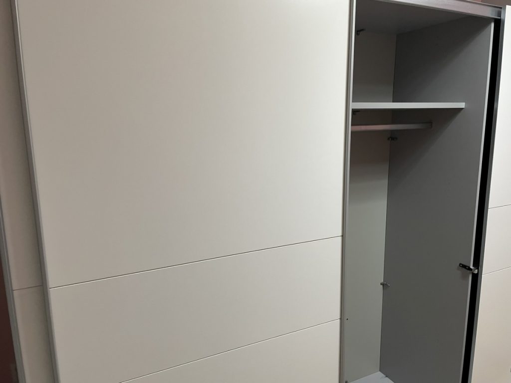 Montáž skříně XXXLutz