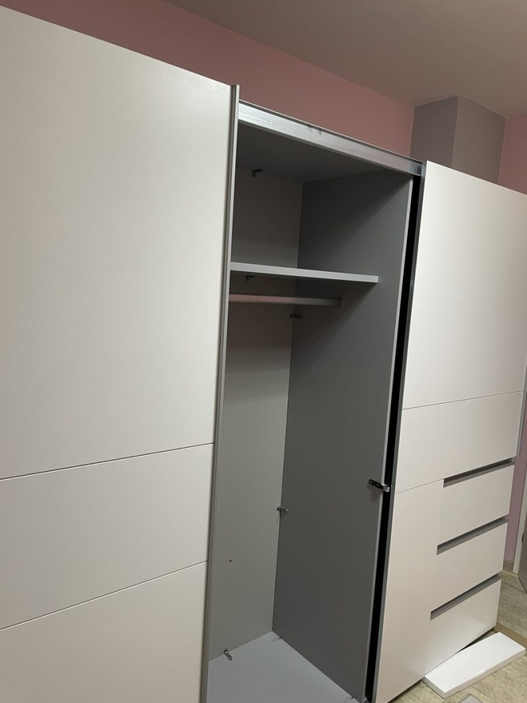 Montáž skříně XXXLutz