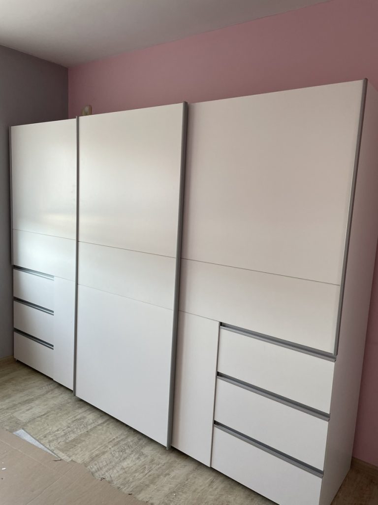 Montáž skříně XXXLutz