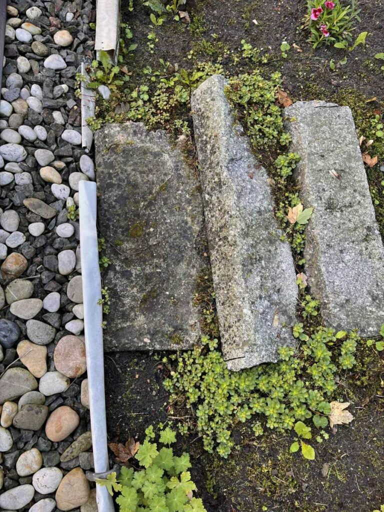 Neviditelný obrubník - náhrada za plechy